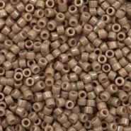 Abalorios Miyuki Delica's 11/0 Duracoat opaque dyed beige DB-2105