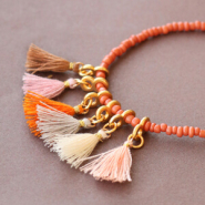 Set de inspiraciones ¡Prepárate para dar la bienvenida al otoño! Con joyería de borlas mini