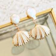 Set de inspiraciones Inspírate: Así es como puedes crear joyas para el verano con colgantes concha.