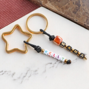 Set de inspiraciones Bisutería y accesorios con abalorios letras acrílicas y cuentas de cerámica.