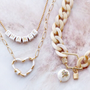 Set de inspiraciones Crea joyería imprescindible con los colgantes cierre con zirconia