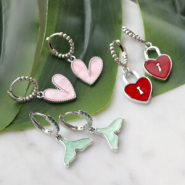 Set de inspiraciones Elegantes pendientes y collares hechos con colgantes de resina en metal de latón