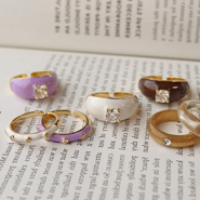 Set de inspiraciones Así es como puedes estilizar y combinar los anillos metálicos de latón