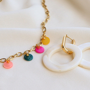 Set de inspiraciones Cómo incorporar estos abalorios y colgantes de concha a una colección de verano