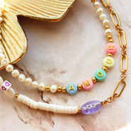 Set de inspiraciones Manos a la obra con los abalorios acrílicos letras