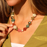 Nuevo  Abalorios acrílicos con toques dorados