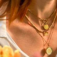 Simbólica Colección Flor de Nacimiento para diseñar joyería con un mensaje