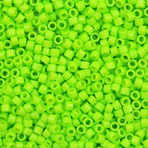 Abalorios Miyuki Delica's 11/0 Duracoat opaque dyed kiwi green DB-2121