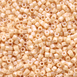 Abalorios Miyuki delica's 11/0 Ceylon light caramel beige DB-205