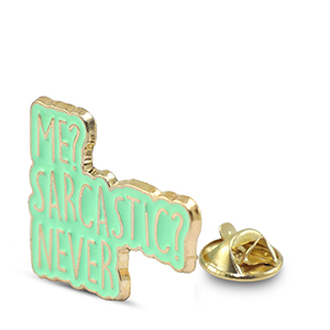 Pins "Me? sarcastic? never" Verde-dorado
