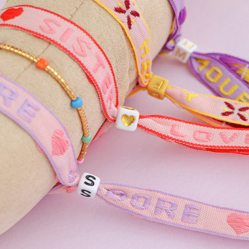 Utiliza esta hermosa cinta para tu colecci&oacute;n de pulseras