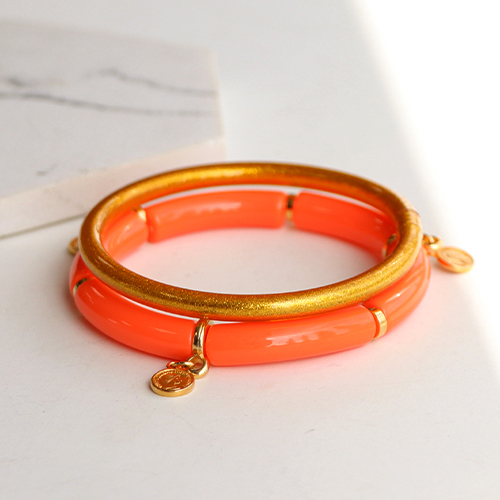 Ponte en marcha con los coloridos abalorios acr&iacute;licos tubo