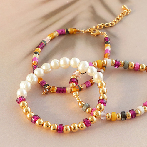 Dise&ntilde;a joyer&iacute;a diversa y cordones telef&oacute;nicos con cuentas Polaris