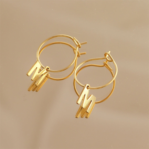 Manos a la obra con los colgantes de acero inoxidable letras