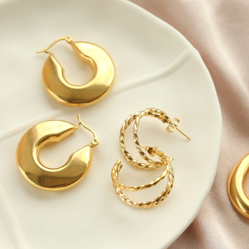 As&iacute; se combinan los pendientes de acero inoxidable ya listos