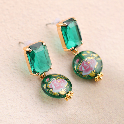 Creaci&oacute;n de pendientes de verano con abalorios de cristal con flores