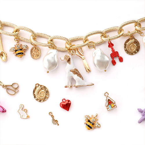 Insp&iacute;rate con colgantes met&aacute;licos