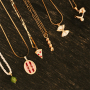 D&eacute;jate inspirar por los colgantes BY31&reg; Eco-Brass 
