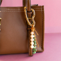 Crea joyas statement con cierres grandes y llamativos 