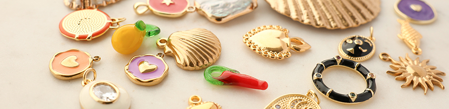 Looks que nos encantan: La tendencia de los colgantes