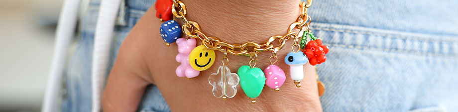 Nueva colecci&oacute;n de abalorios acr&iacute;licos: dados y corazones