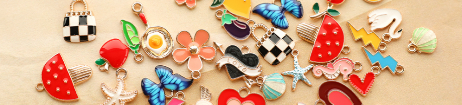 Abalorios y dijes met&aacute;licos funky